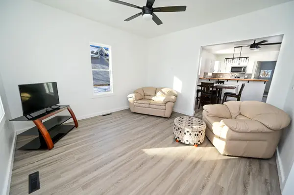120 Prospect ST, Manchester, IA 52057