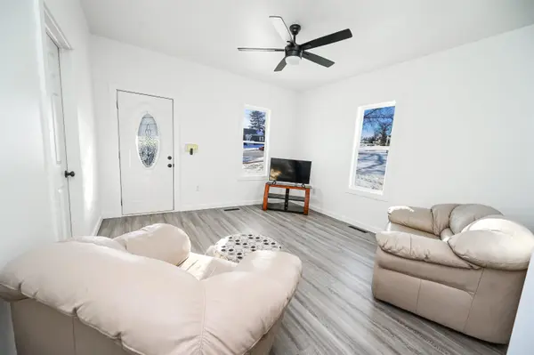 120 Prospect ST, Manchester, IA 52057
