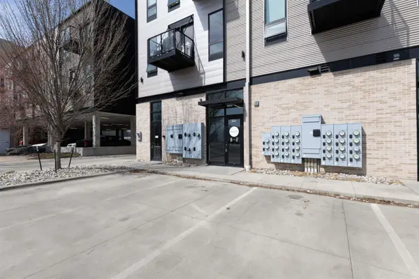 200 W 1st ST #103, Cedar Falls, IA 50613