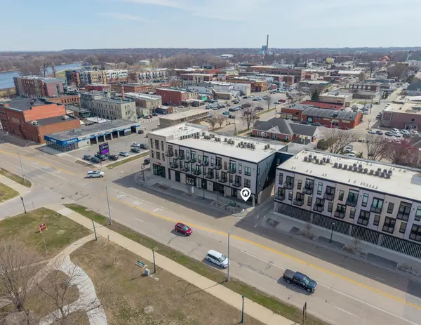 200 W 1st ST #103, Cedar Falls, IA 50613