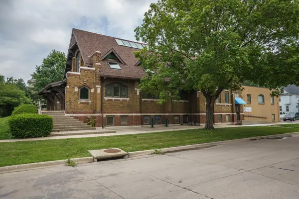 1225 W 4th ST, Waterloo, IA 50702