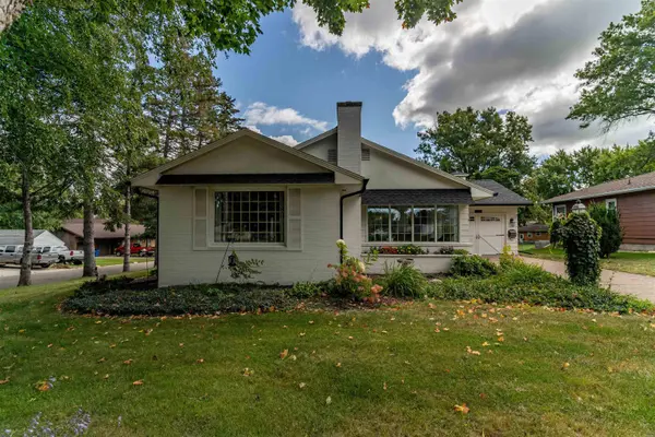 302 6th ST, Grundy Center, IA 50638