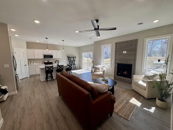 818 NW 4th AVE, Waukon, IA 52172