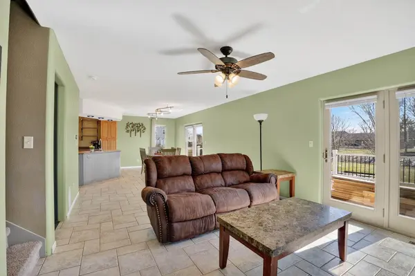 1319 Leitha TER, Waverly, IA 50677
