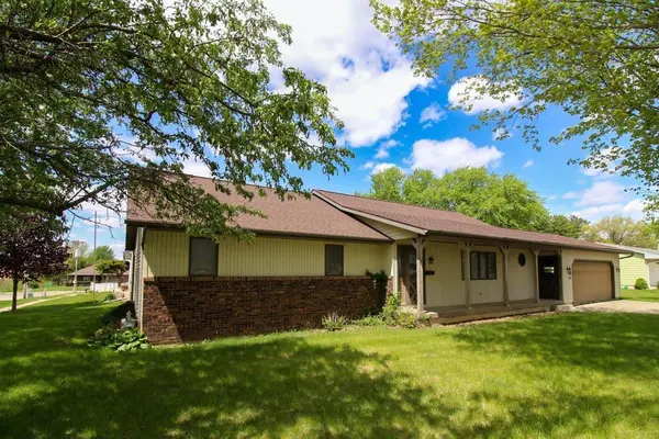 1107 12th ST, Grundy Center, IA 50638