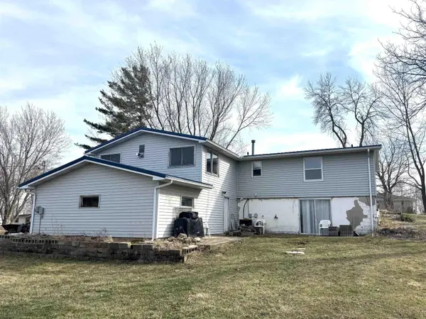 111 Skyline DR, Guttenberg, IA 52052
