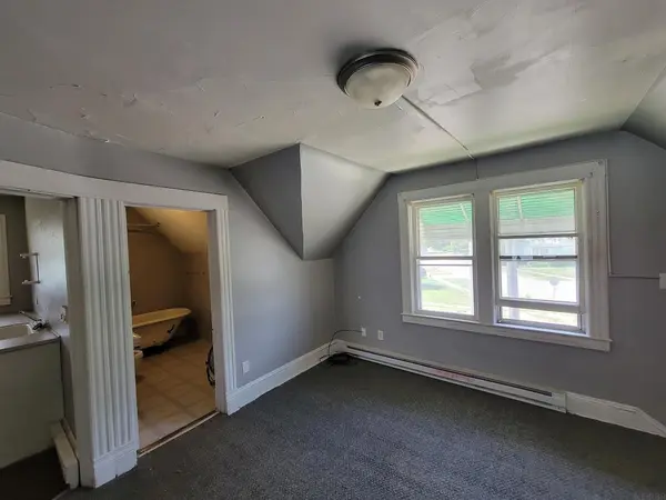 102 South ST, Waterloo, IA 50701