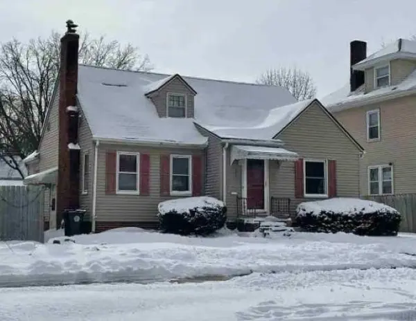 1621 W 3rd ST, Waterloo, IA 50701
