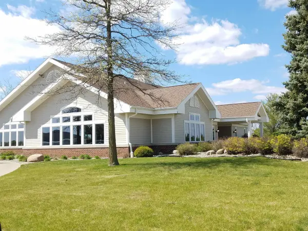 355 Country Club LN, Dike, IA 50624