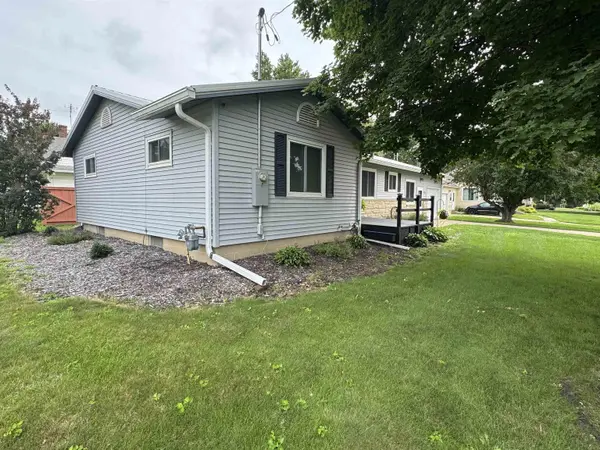 1111 5th AVE, Ackley, IA 50601