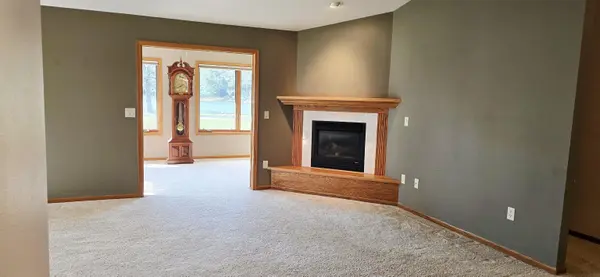 503 Sunset PL, Charles City, IA 50616