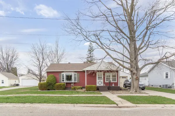 324 South ST, Sumner, IA 50674