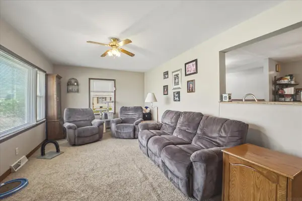 621 W Charles, Oelwein, IA 50662