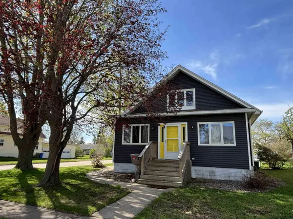 631 Gillette AVE, Cresco, IA 52136