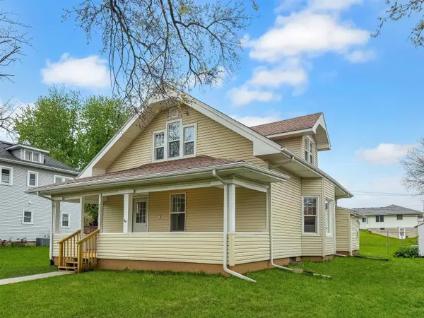 413 4th ST, Gladbrook, IA 50635