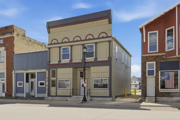 247 Center ST, Elgin, IA 52141