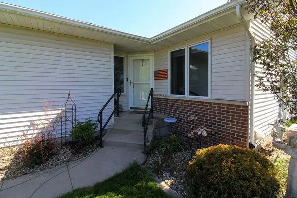 614 West ST, Dysart, IA 52224