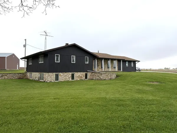329 Wren AVE, Ackley, IA 50601