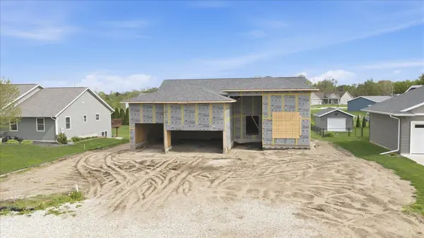 1725 Timberline DR, Evansdale, IA 50707