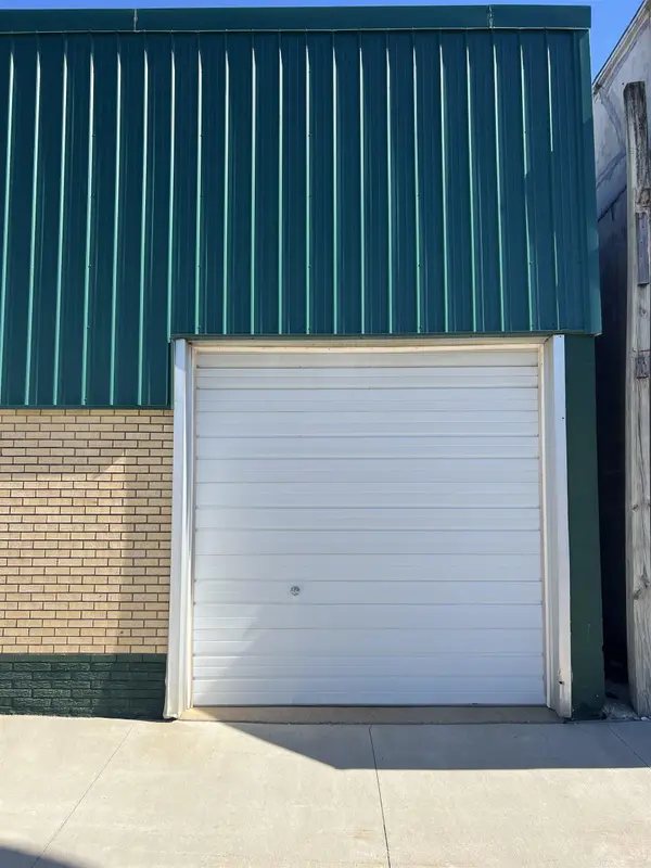 920-924 Parriott ST, Aplington, IA 50604