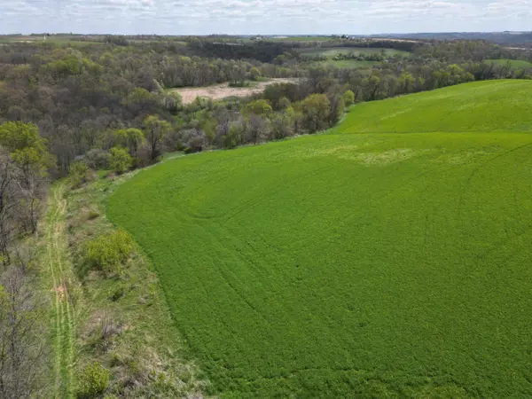 588 Old Sixteen RD, Waterville, IA 52170
