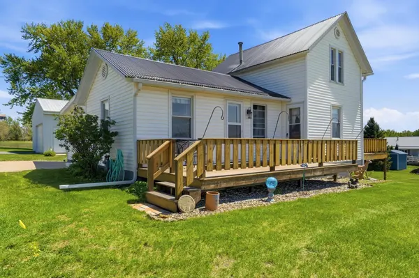 2082 Jamestown Ave, Independence, IA 50644