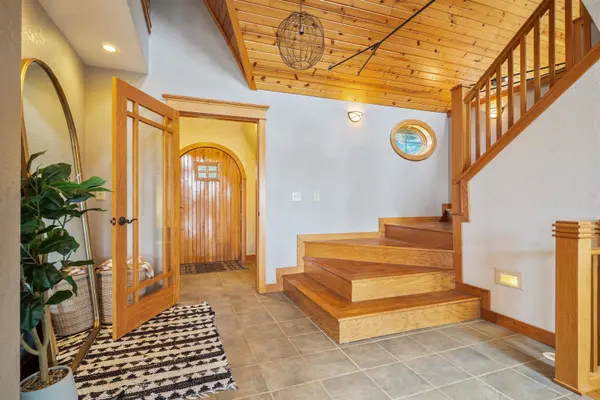 32350 Honeytree LN, New Hartford, IA 50660