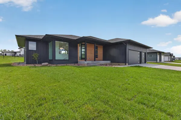 1703 Red Tail DR, Waterloo, IA 50701