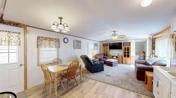 2632 Northern Pike LN, Lansing, IA 52151