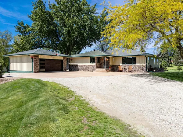 2736 270Th ST, Fredericksburg, IA 50630