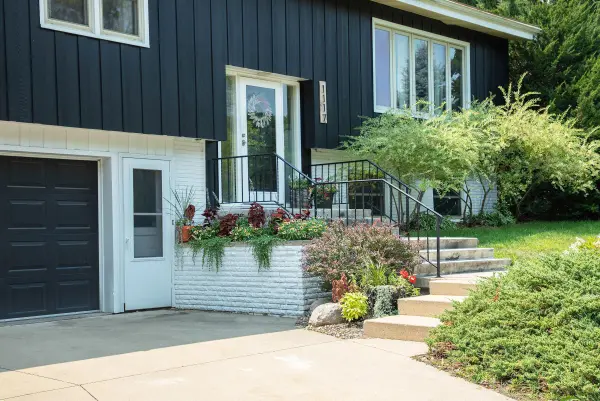 1117 Woodring Drive, Waverly, IA 50677