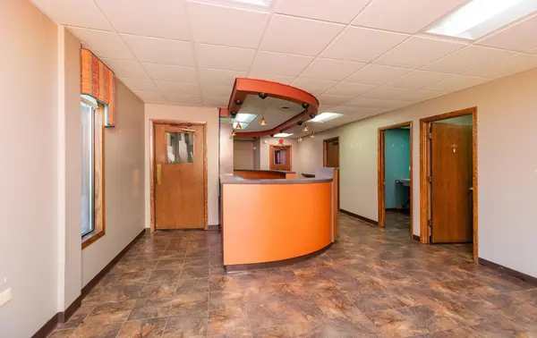 902 S Grand AVE, Charles City, IA 50616