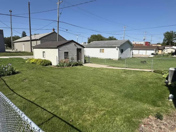 505 1st AVE, Ackley, IA 50601