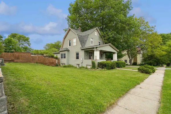 1703 Tremont ST, Cedar Falls, IA 50613