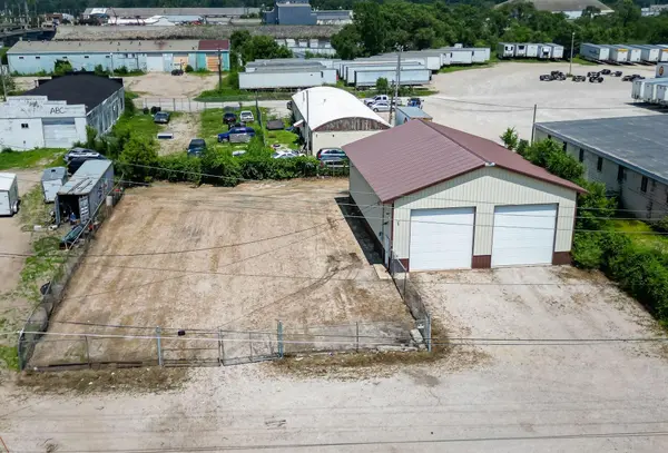 2021 Commercial ST, Waterloo, IA 50702