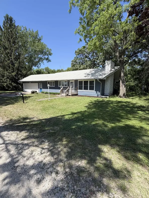 1864 100th ST, Oelwein, IA 50662