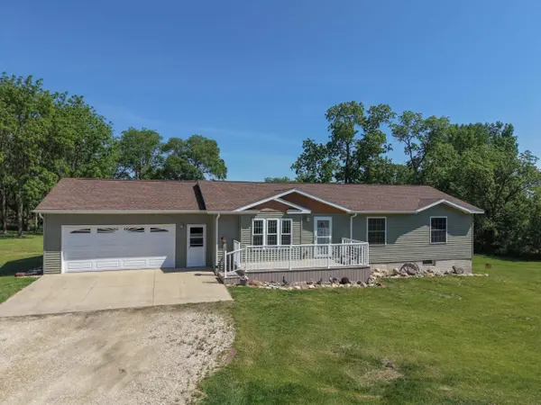 17223 260th ST, Aplington, IA 50604