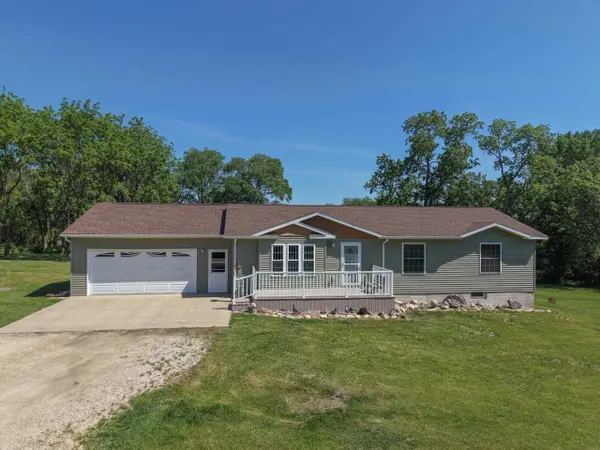 17223 260th ST, Aplington, IA 50604
