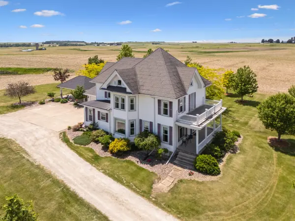 11796 120th ST, Postville, IA 52162