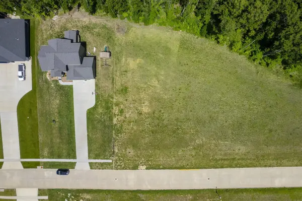 118 Deerfield Circle, Waverly, IA 50677