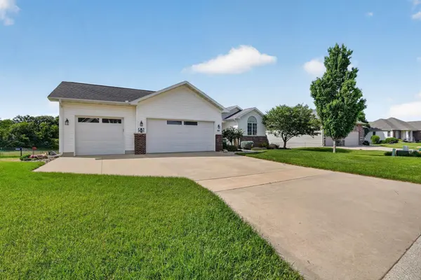108 Eagle Ridge DR, Waverly, IA 50677