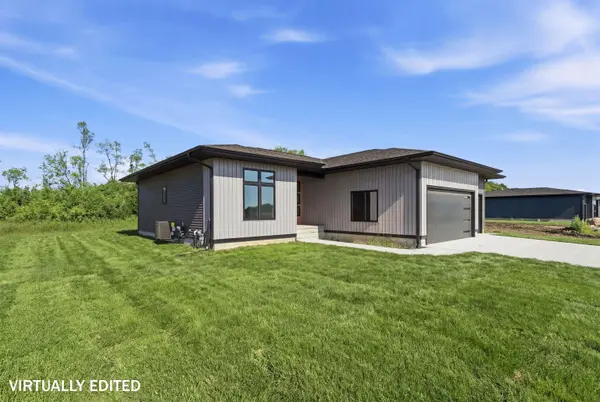 4713 Luke ST, Cedar Falls, IA 50613