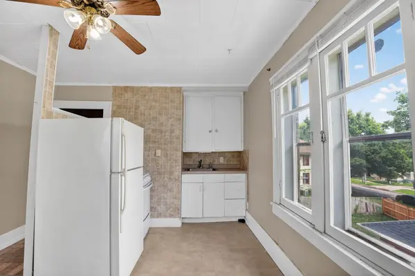 810 W 2nd ST, Waterloo, IA 50701