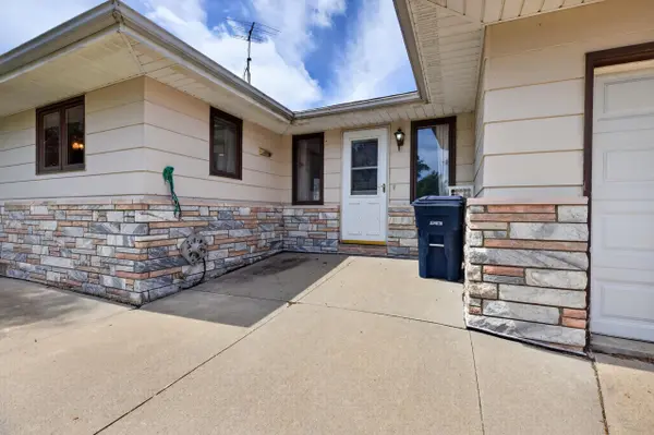 305 4th ST, Parkersburg, IA 50665
