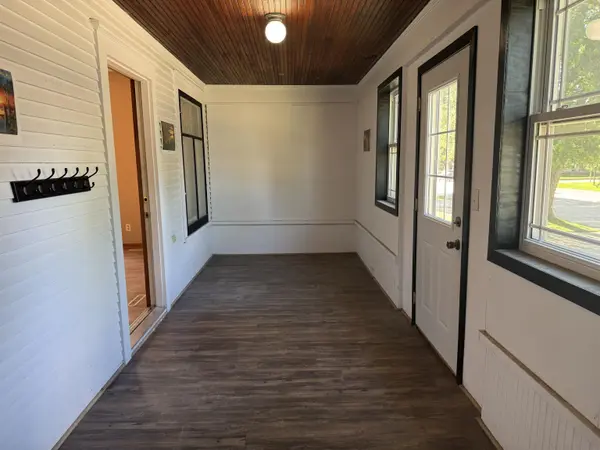 219 W 2nd AVE, Cresco, IA 52136