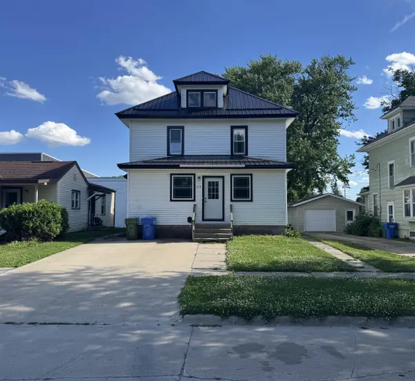219 W 2nd AVE, Cresco, IA 52136