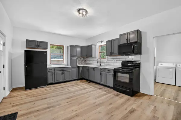 499 Columbia ST, Waterloo, IA 50703
