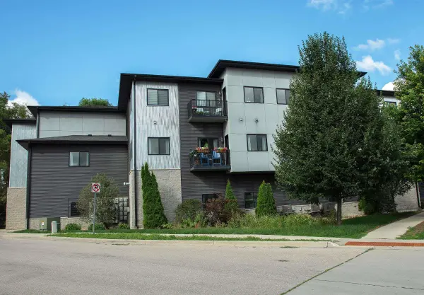 221 E 5th ST #205, Cedar Falls, IA 50613