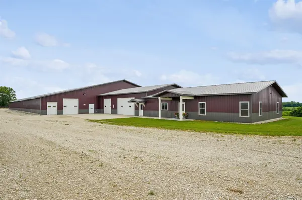 1905 337th ST, Decorah, IA 52101