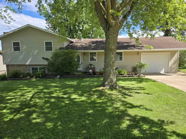 710 6th Ave E, Cresco, IA 52136